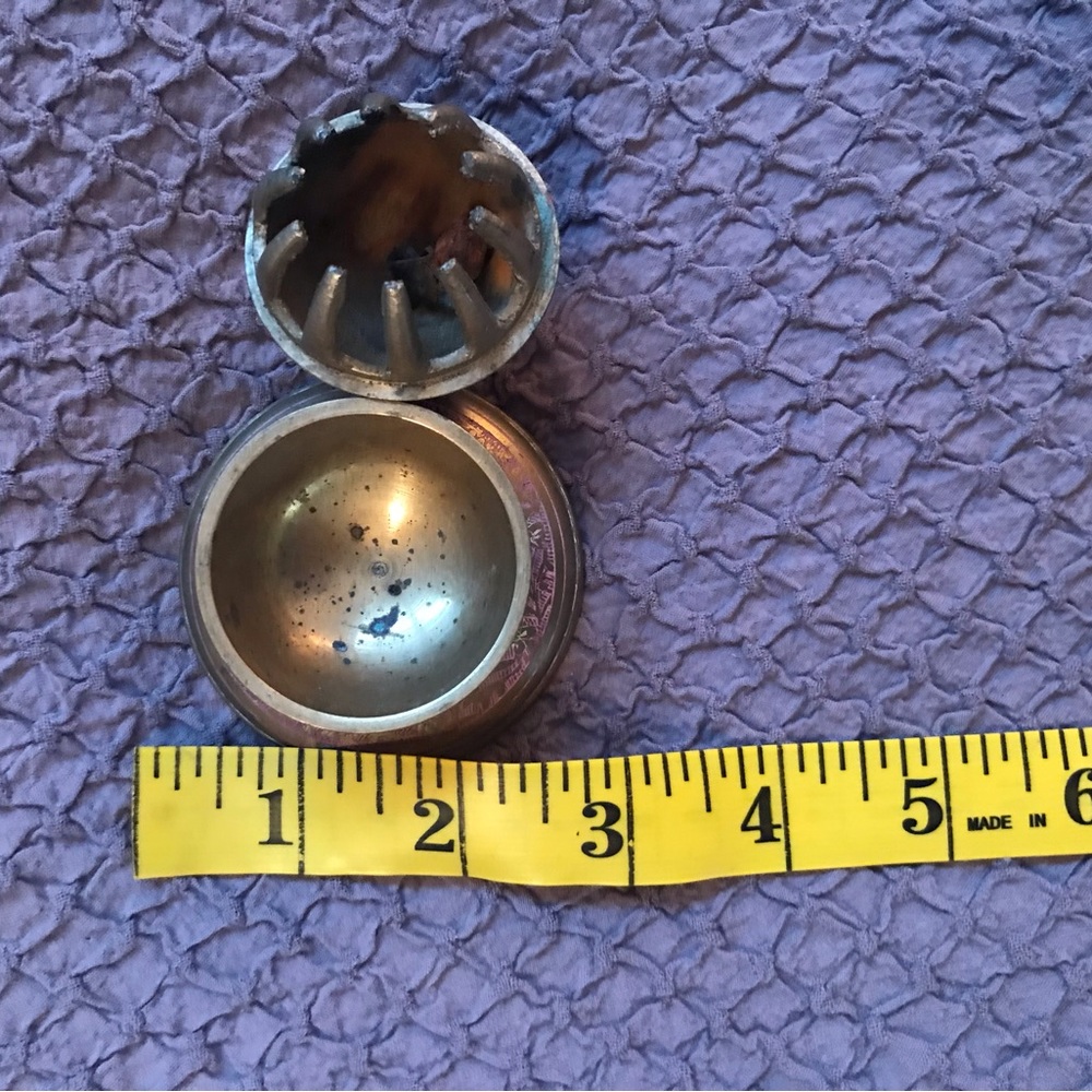 Vintage small claw bell with holder - Picture 9 of 9